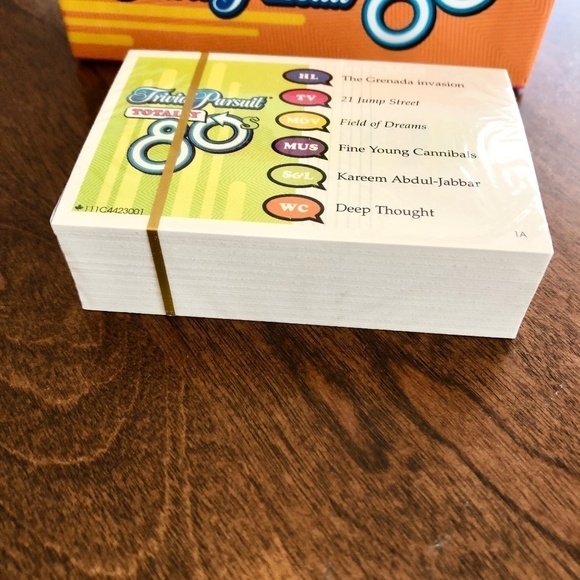 Trivial Pursuit, Board Game, 2005, Totally 80s, CANADIAN EDITION, Complete - Picture 11 of 16